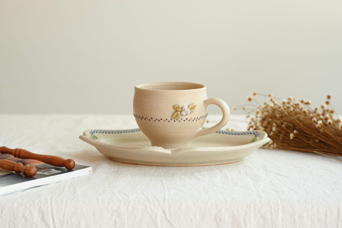 谷口なづみ Flower Embossed Ceramic Mug - Dot