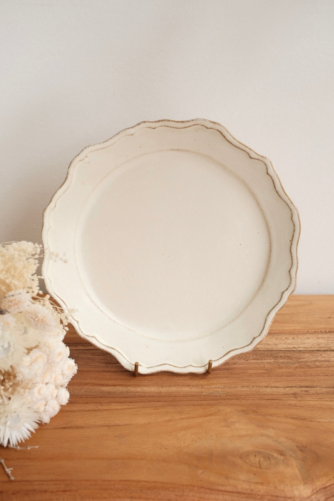 Mashiko Pottery Minimalist lace-edged plate