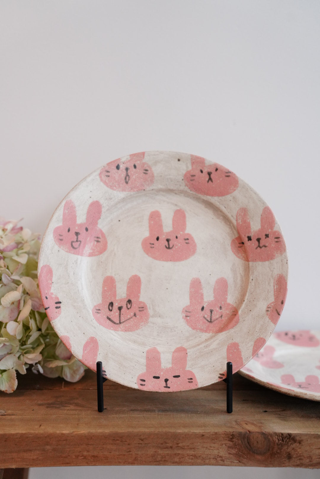 Tomotaro 岡村友太郎 - Rabbit Round Plate