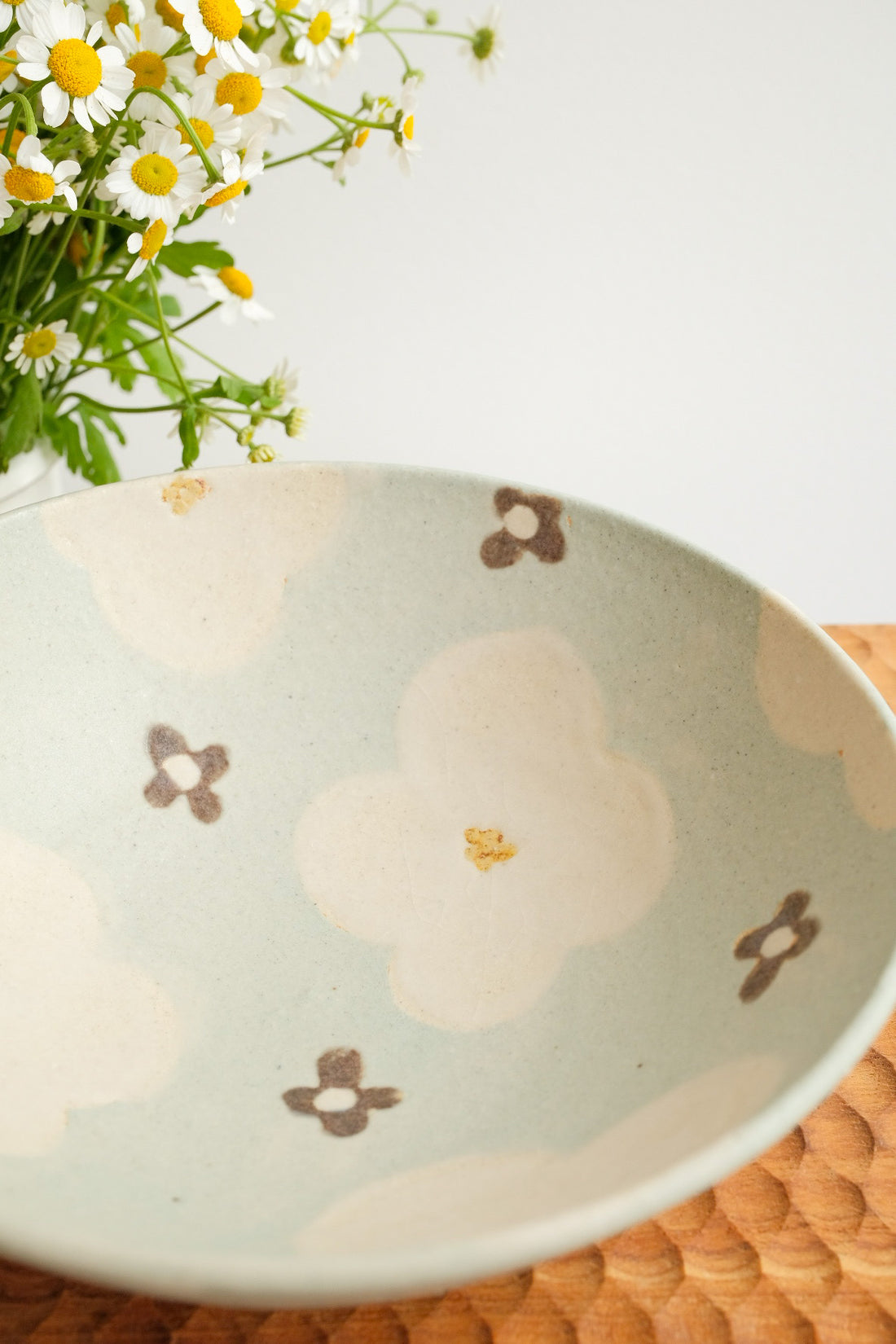 Makiko Okizawa 冲澤真纪子- White Flower Medium Bowl MA11