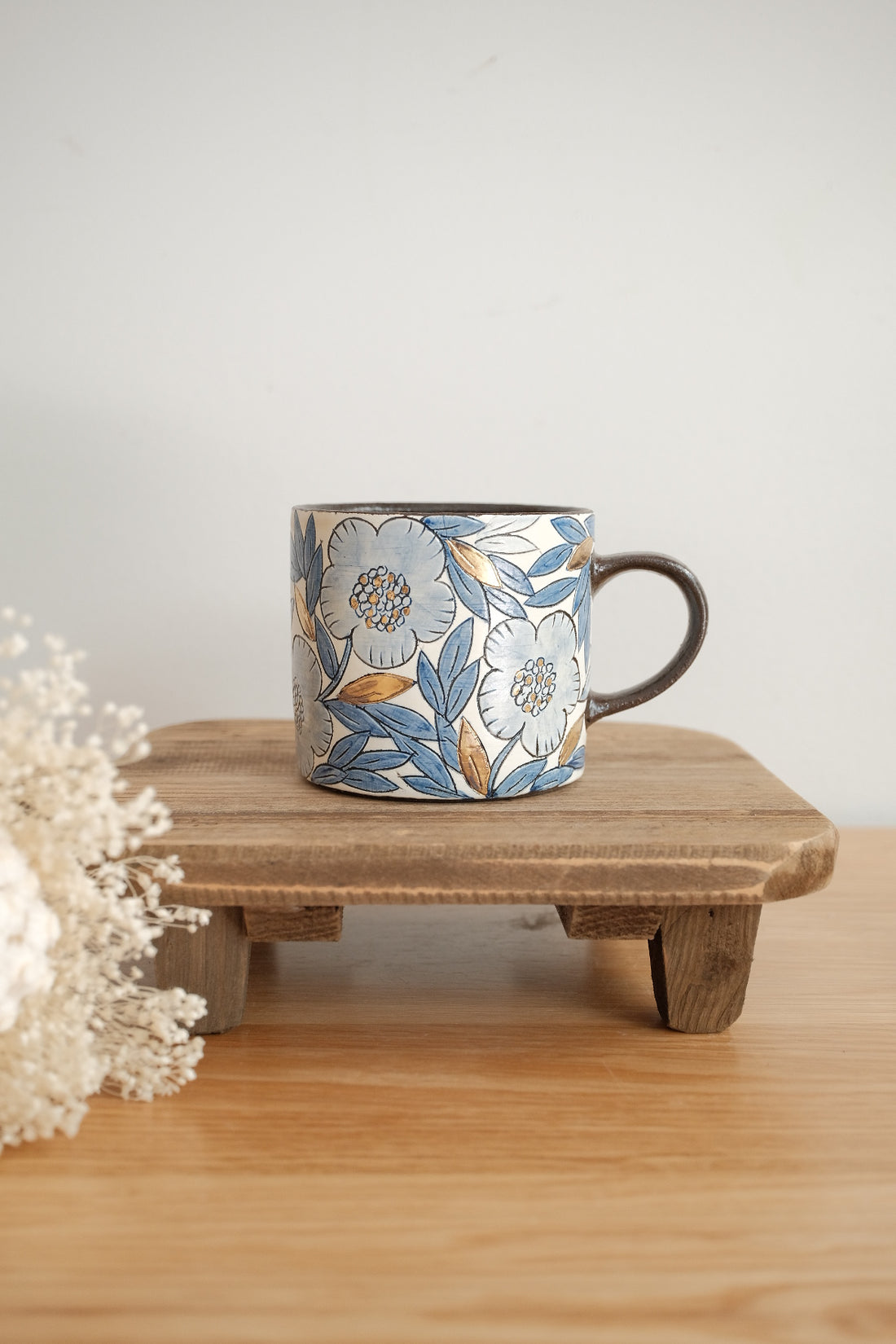 Cool Banana Black Pottery with Gold Detailing Mug with Lid