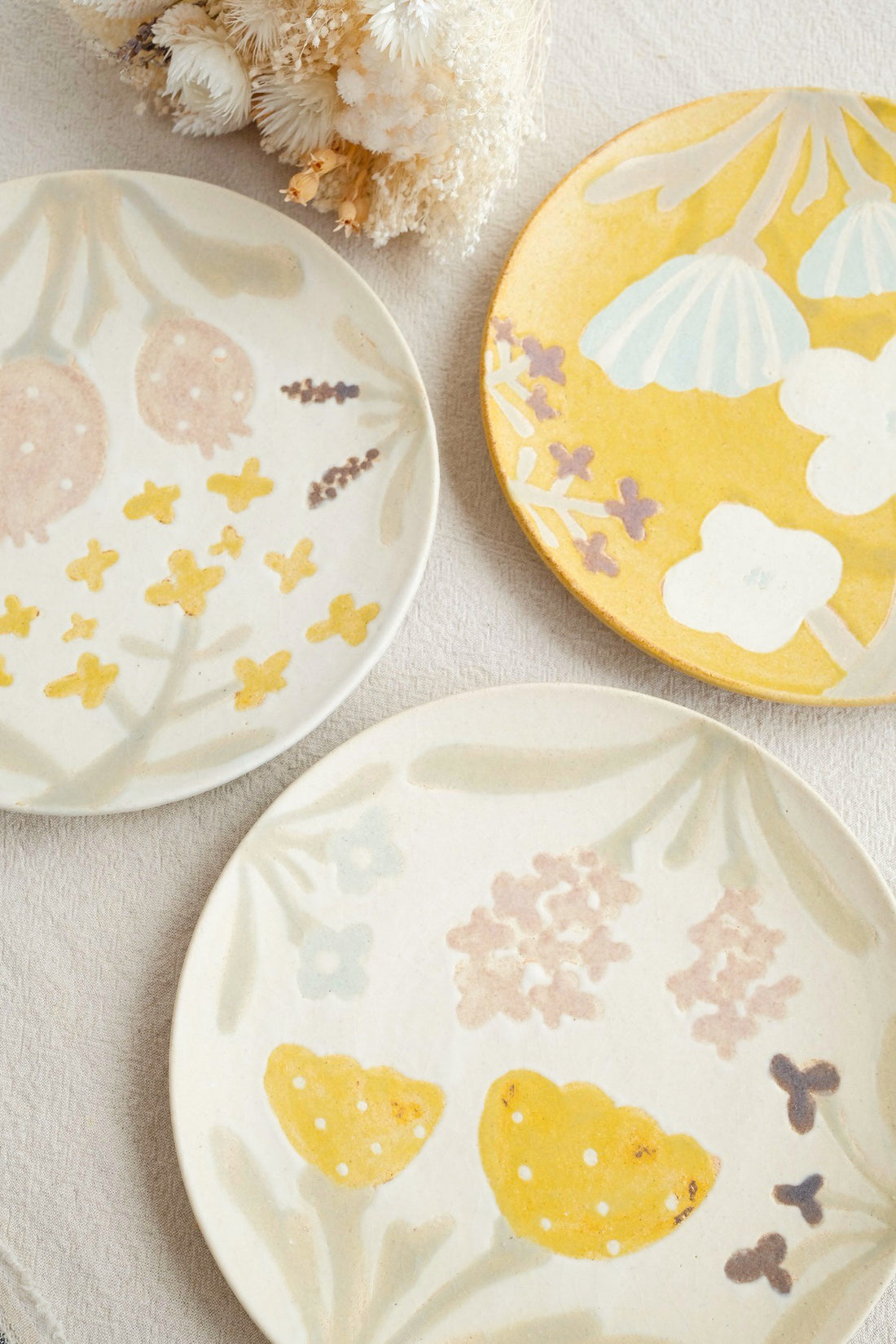 Makiko Okizawa 冲澤真纪子- 21cm Flower Plate MA08