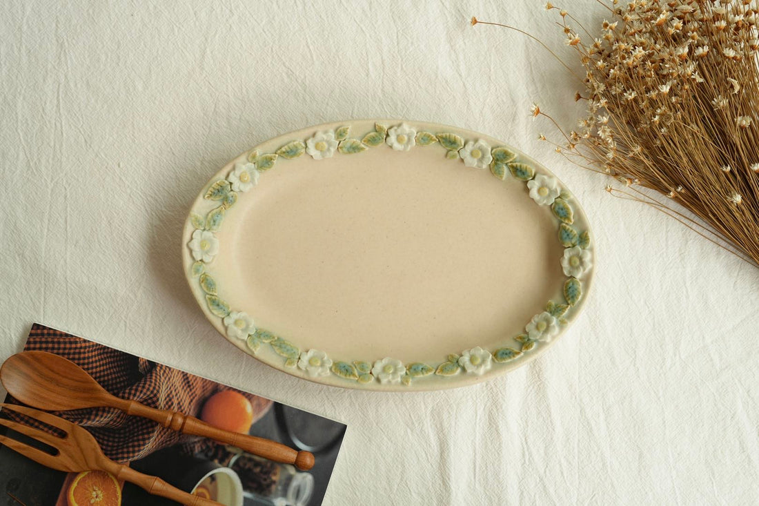 谷口なづみ Flower Embossed Ceramic Oval Plate