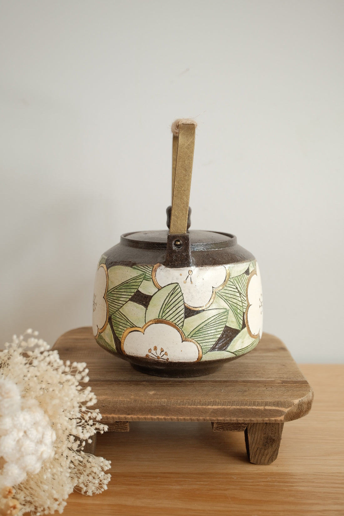 Cool Banana Black Pottery with Gold Detailing Teapot