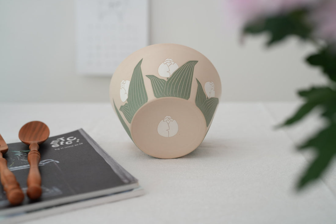 Shirogarasu Studio White Tulip Small Bowl