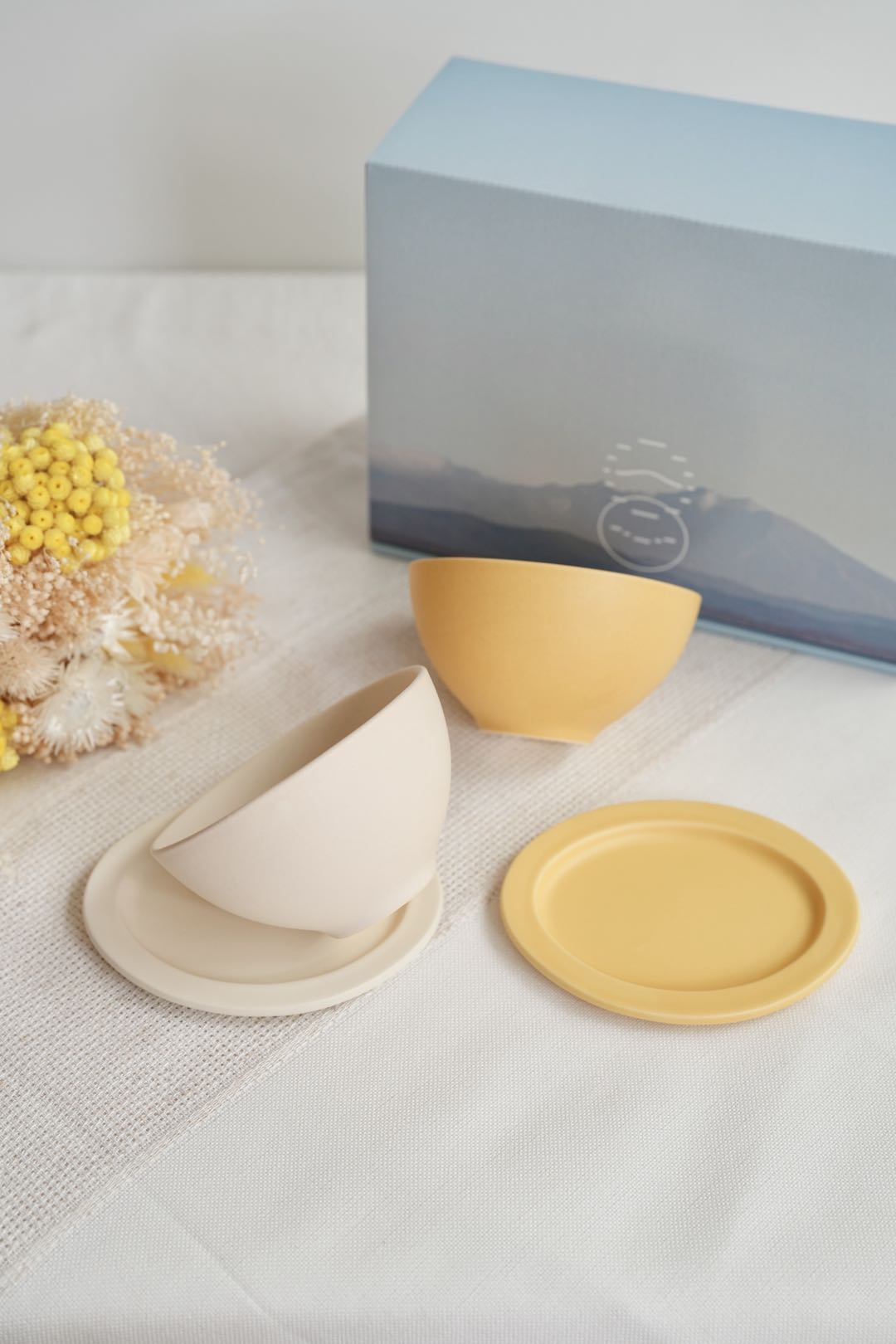 SAKUZAN Sara Gift B Set (2 Rice Bowls & 2 Small Oval Plates) - Cream x Yellow