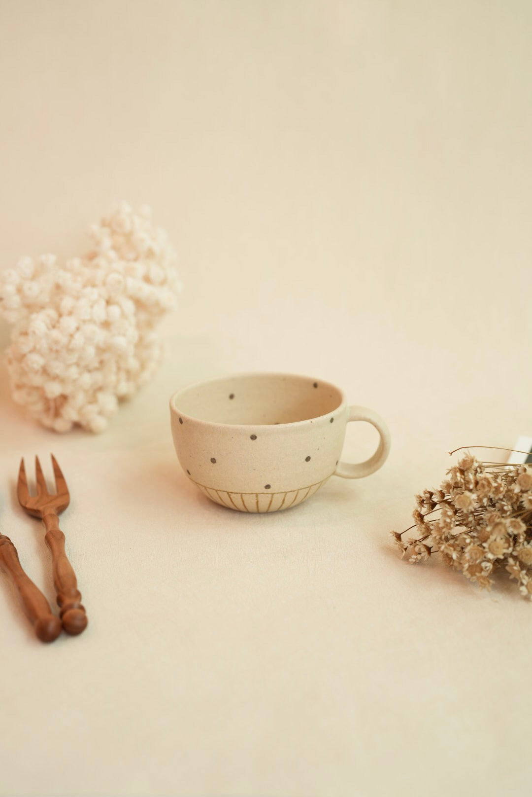 Chiho Yoshida 穗屋工房 Egg Shape Mug - Dots CY25
