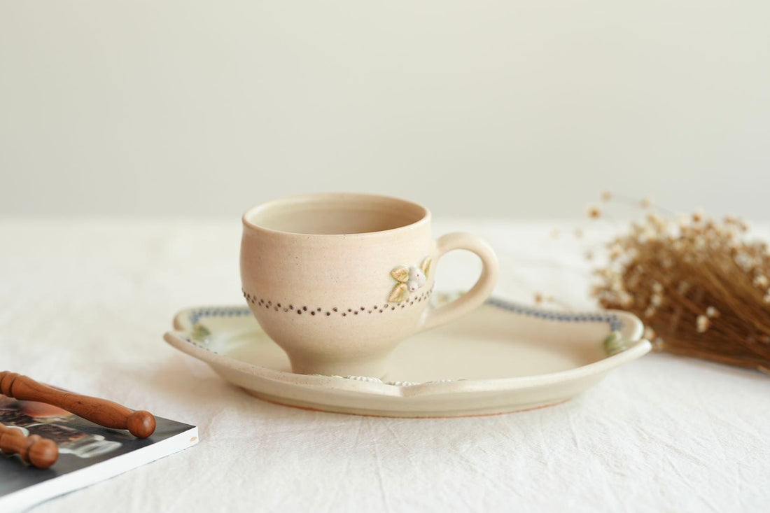 谷口なづみ Flower Embossed Ceramic Mug - Dot