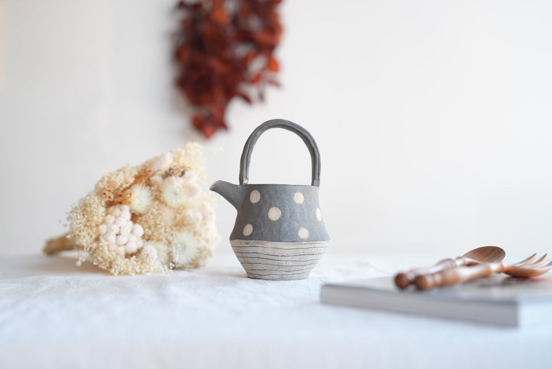 Akemi Suzuki 鈴木明美 - White Dot Collection - Jug AS31