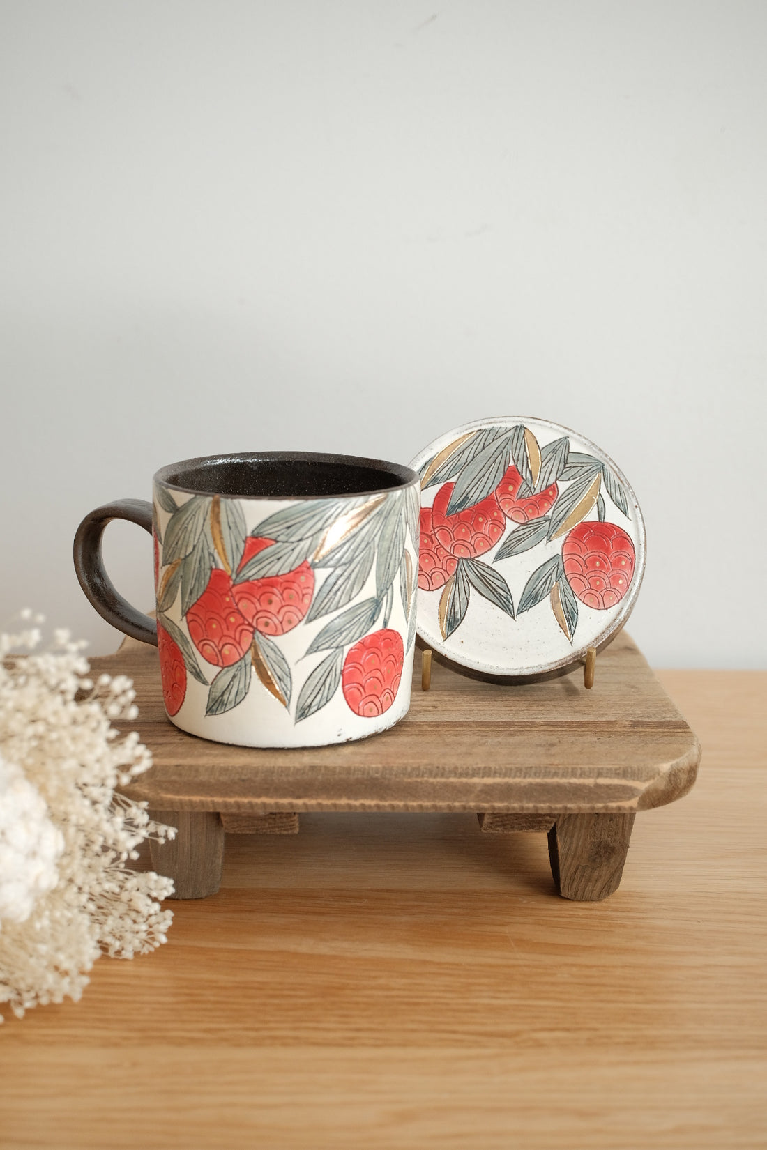 Cool Banana Black Pottery with Gold Detailing Mug with Lid