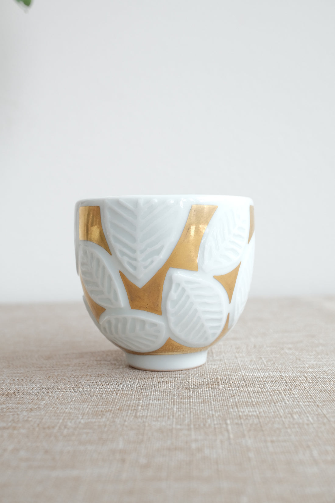 Natsumi Iino 飯野夏實 Small Sake Cup - White and Gold NI021