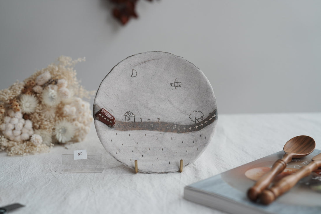 Akemi Suzuki 鈴木明美 - Road Collection Red Car 15cm Plate AS18