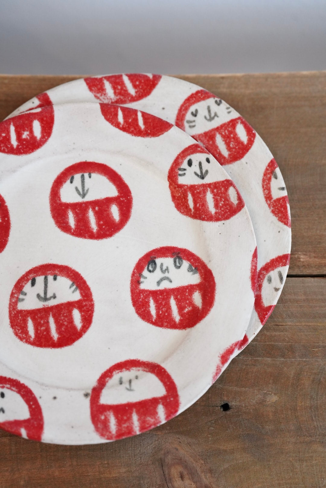 Tomotaro 岡村友太郎 - Daruma Round Plate