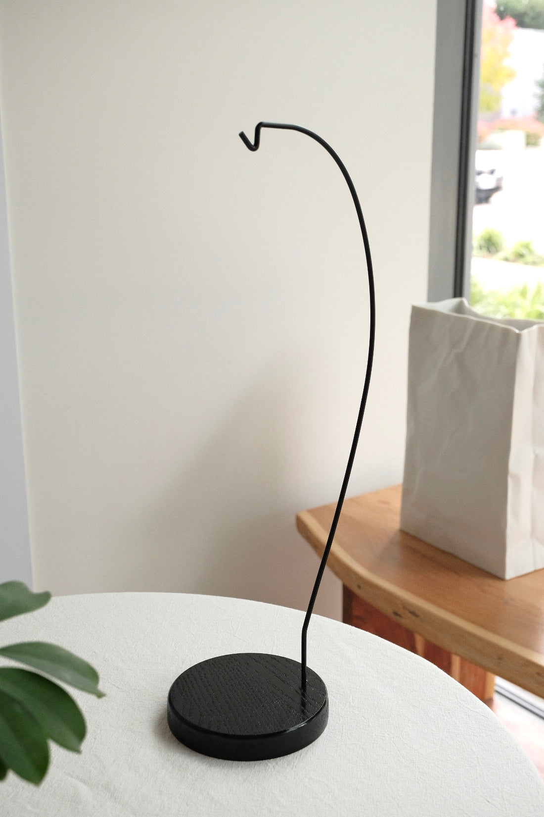 薬師窯 Maneki Neko Wooden Wind Chime Stand