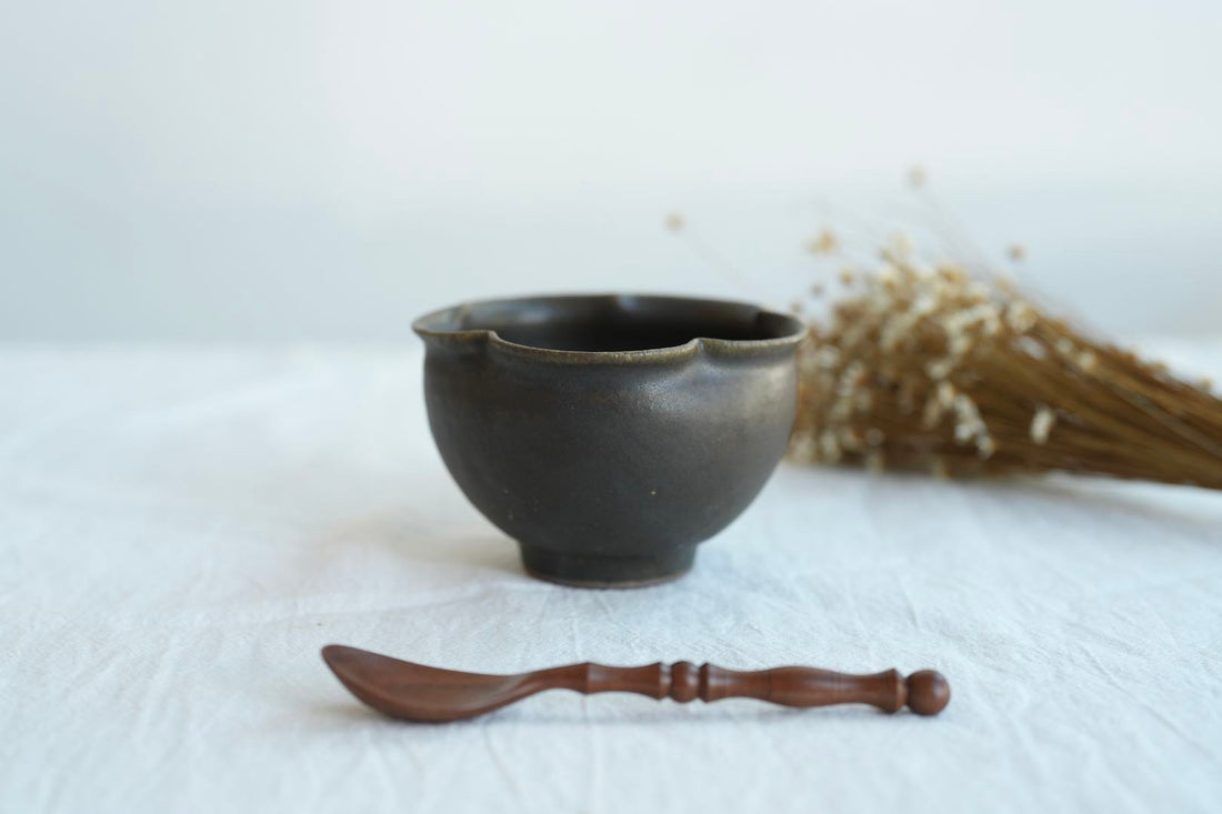 Hirokazu Furutani 古谷浩一 - Dark Brown Flower Shaped 12cm Bowl HF02