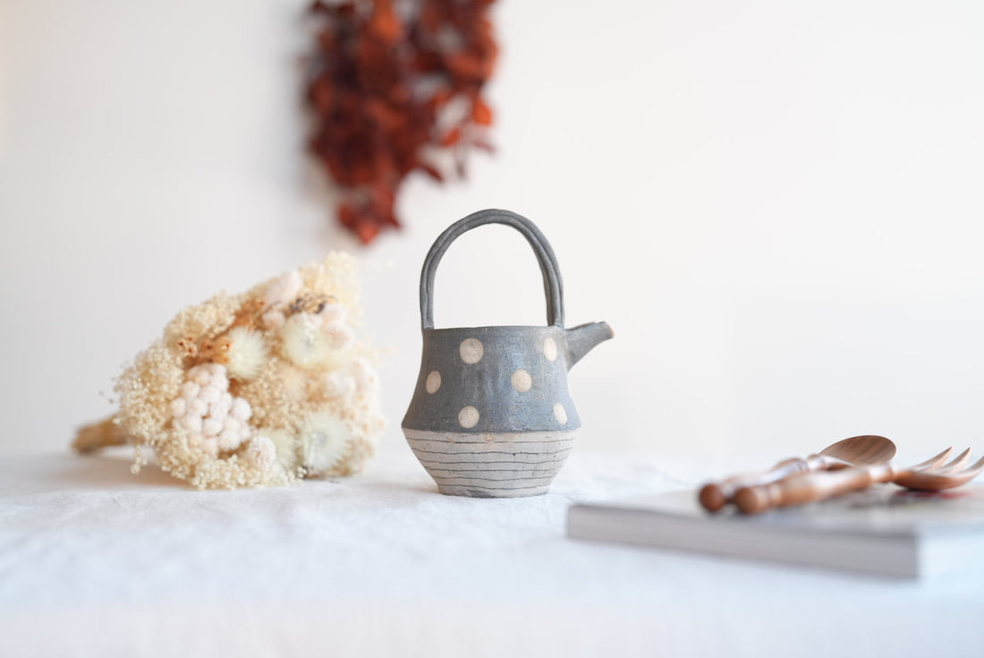 Akemi Suzuki 鈴木明美 - White Dot Collection - Jug AS31