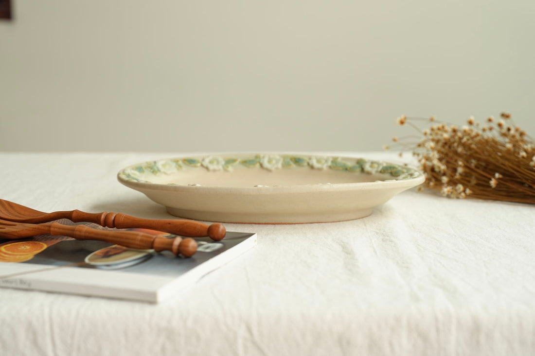 谷口なづみ Flower Embossed Ceramic Oval Plate