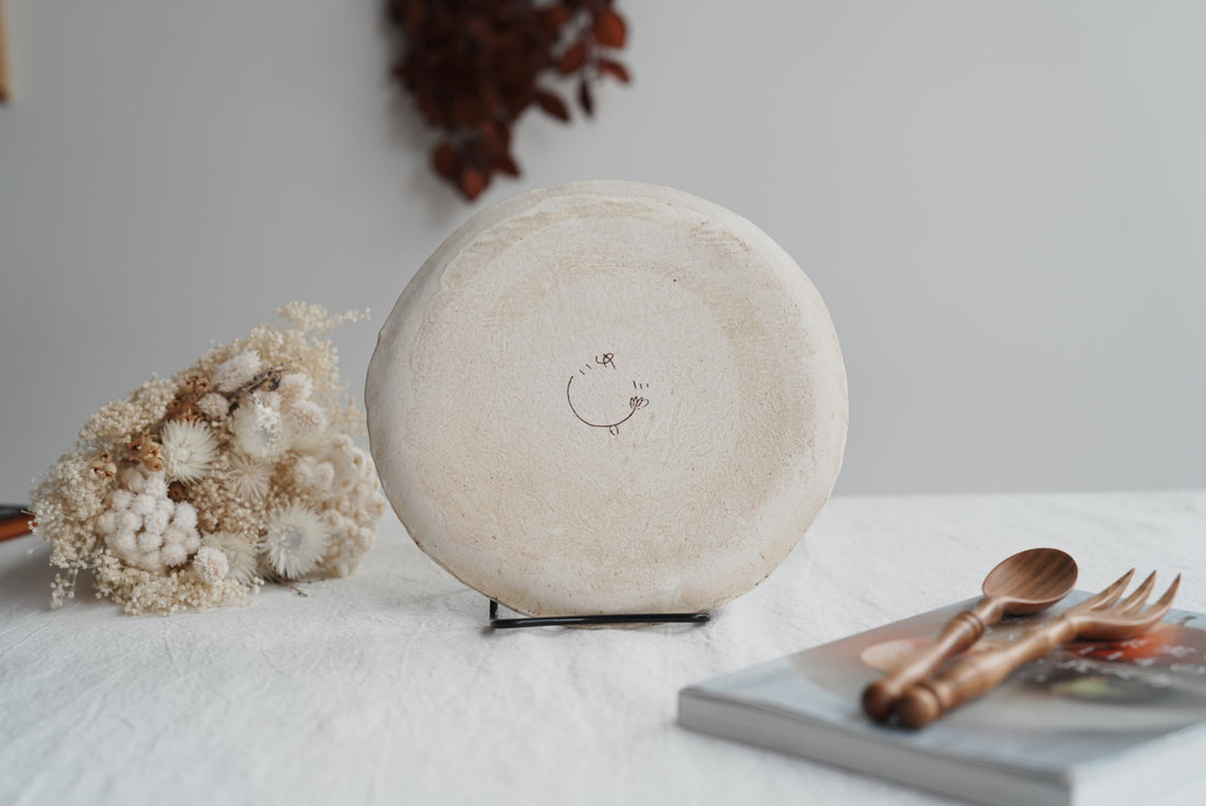 Akemi Suzuki 鈴木明美 - White Wall Plate 21cm AS03