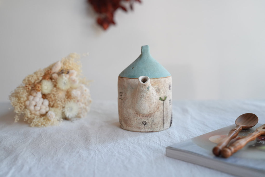 Akemi Suzuki 鈴木明美 - White Wall Collection Teapot AS24