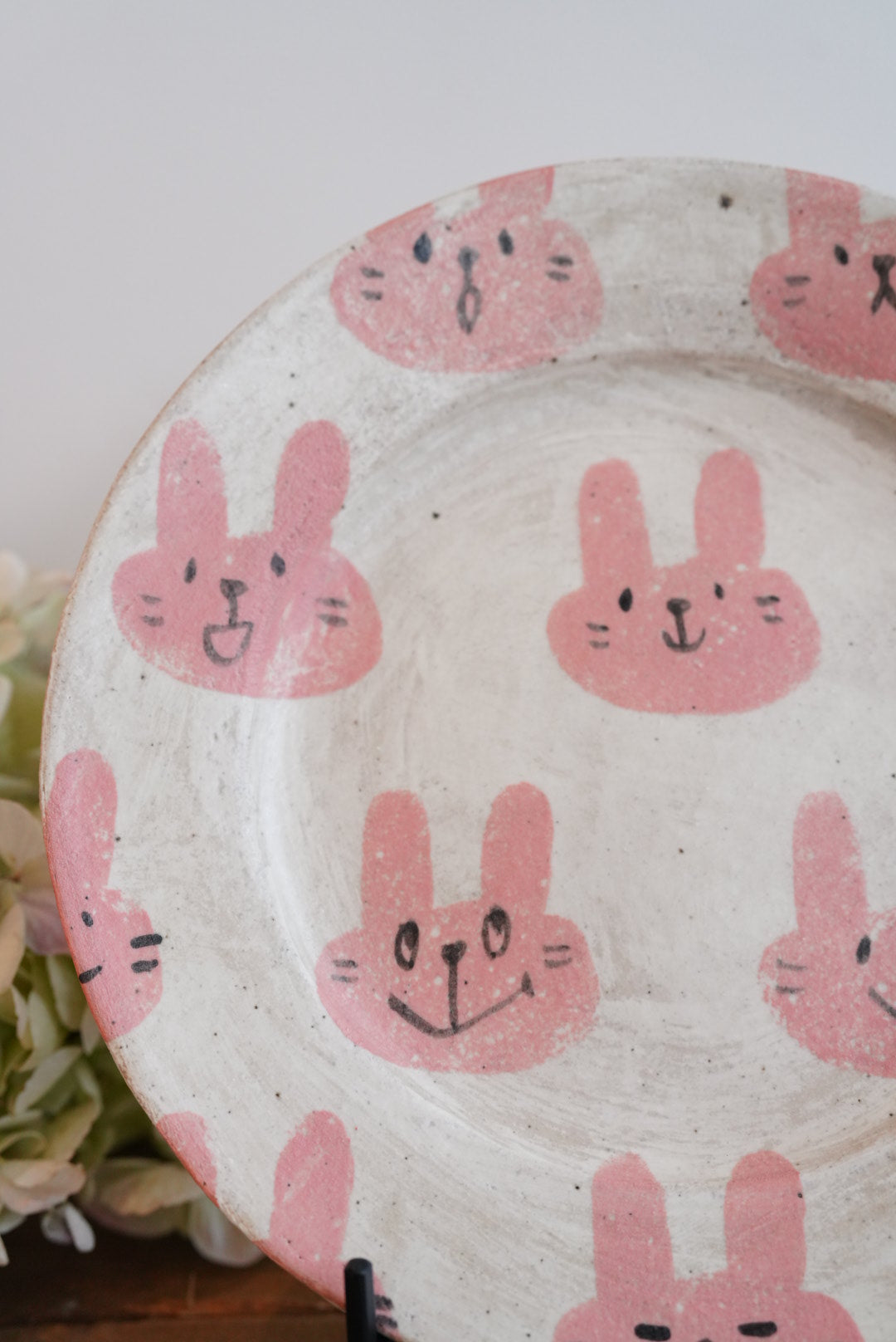 Tomotaro 岡村友太郎 - Rabbit Round Plate