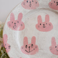 Tomotaro 岡村友太郎 - Rabbit Round Plate