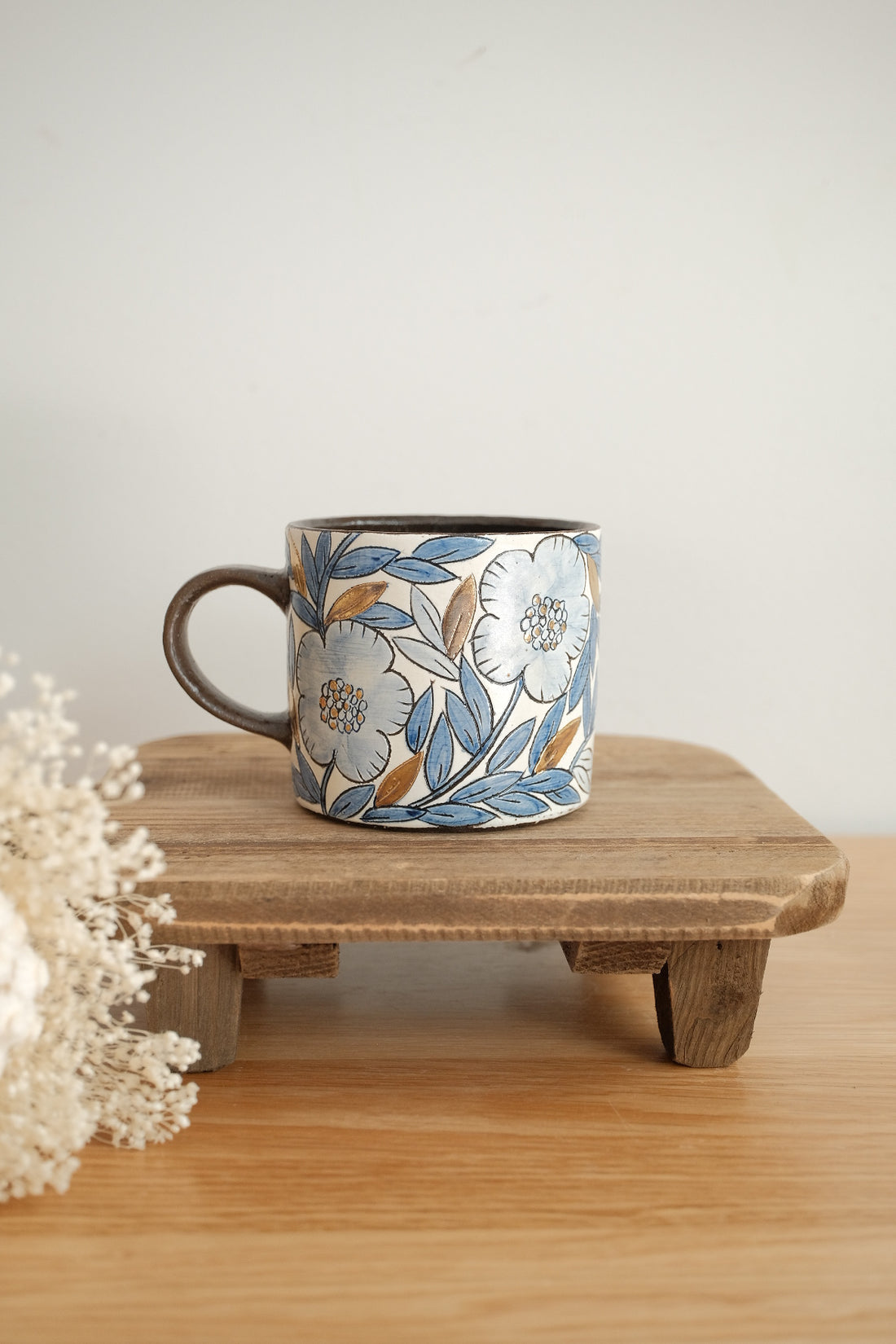 Cool Banana Black Pottery with Gold Detailing Mug with Lid