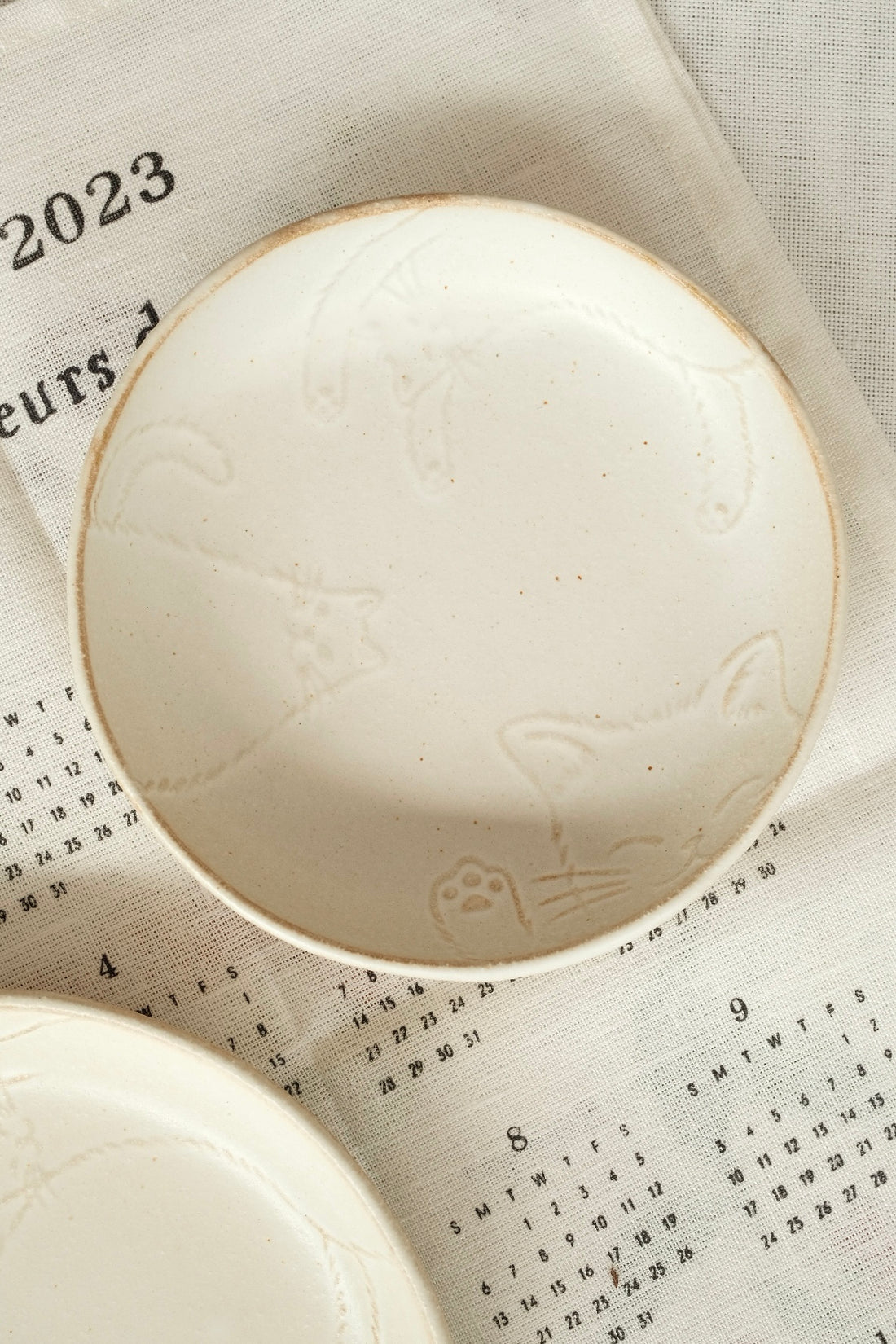 Mashiko Pottery Yoshizawa Lazy Cat Plate