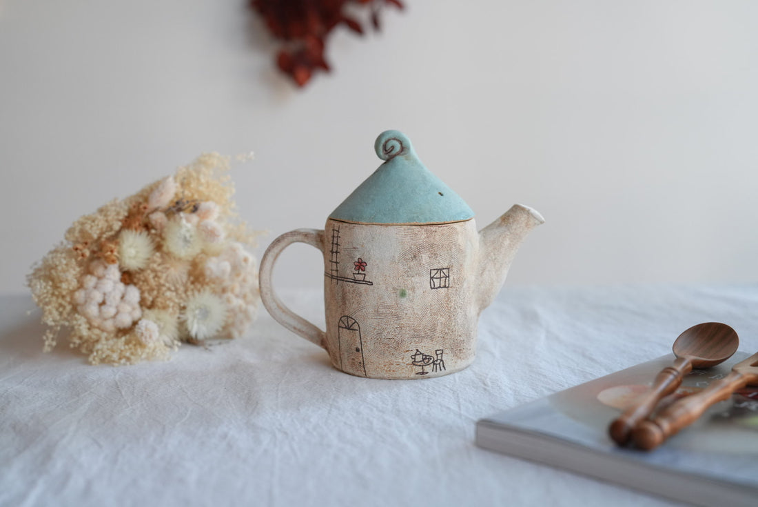 Akemi Suzuki 鈴木明美 - White Wall Collection Teapot AS24