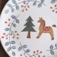 Buncho Pottery 7寸/A plate of horses and red berries