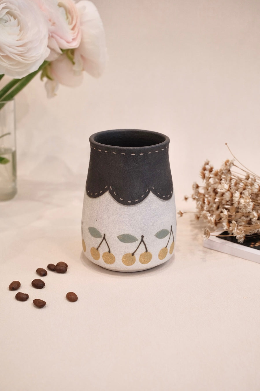 Kei Mitsumochi ミツ持啓 Yellow Cherry with Black Rim Vase KM80