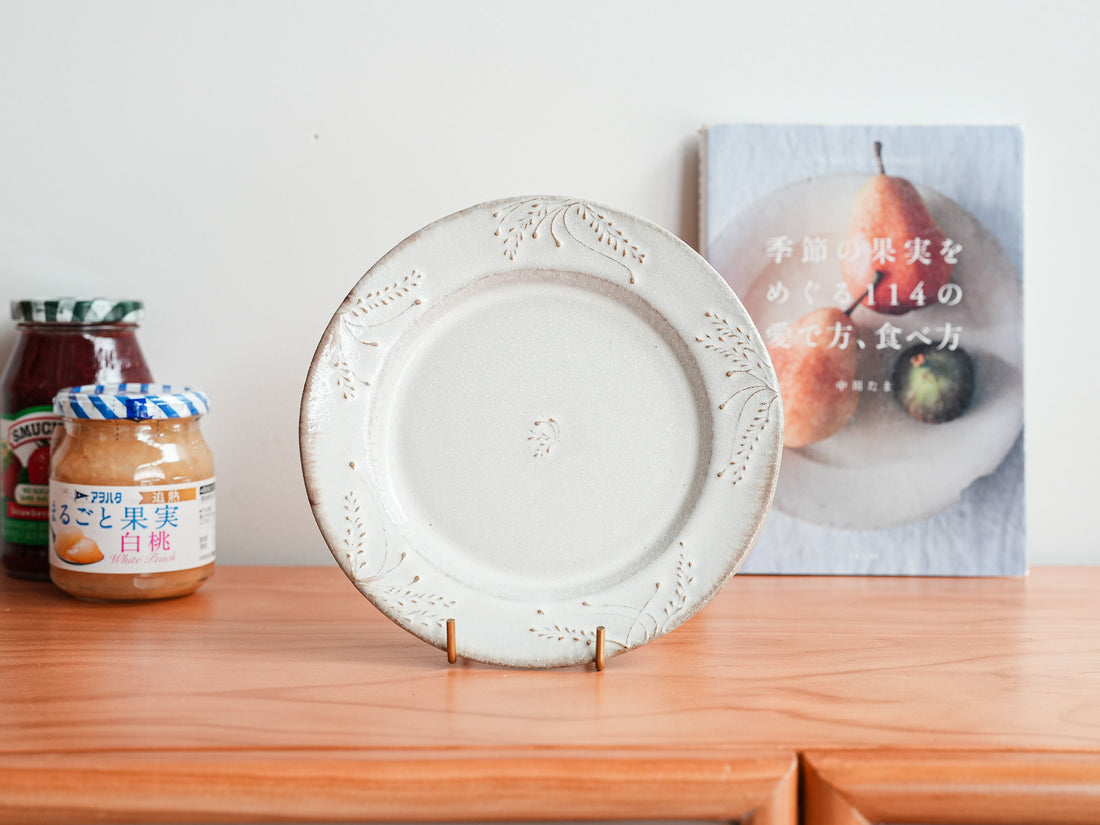 Satomi Motohashi 本橋里美 Round Plate SM06