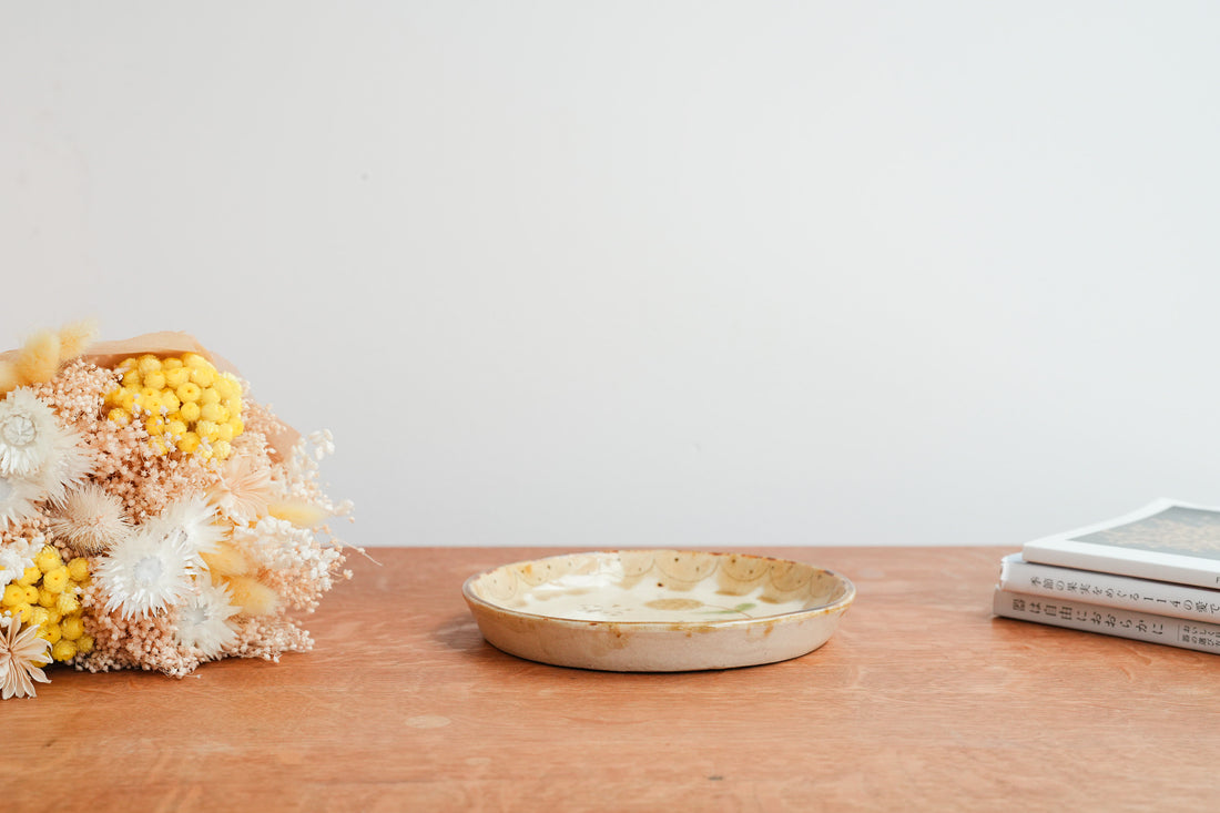 Minako Takizawa 滝沢三奈子 Small Yellow Flower Plate MW01