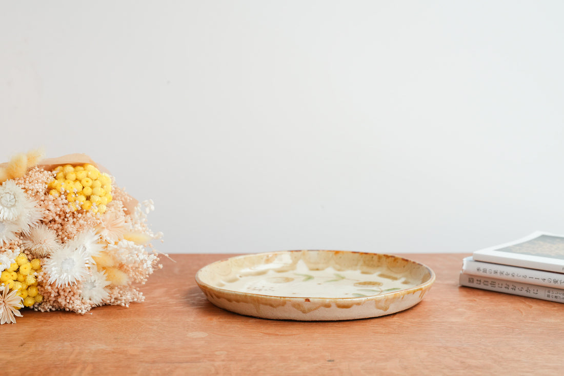 Minako Takizawa 滝沢三奈子 Medium Yellow Flower Plate MW02