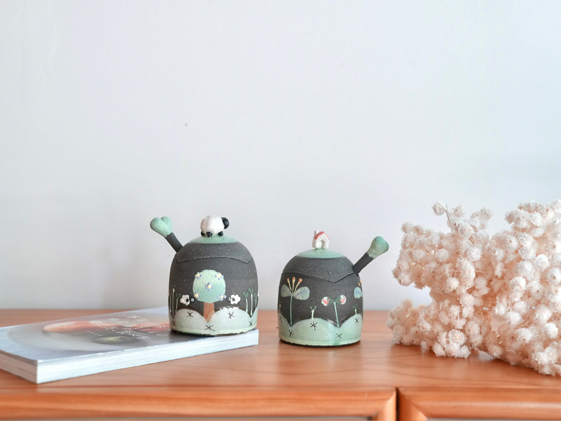 Akemi Nakamura 中村明美 Sugar Pot with Spoon AN31