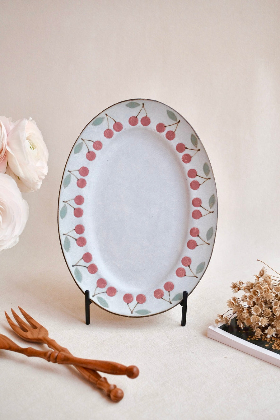 Kei Mitsumochi ミツ持啓 Oval Plate - Red Cherry KM01