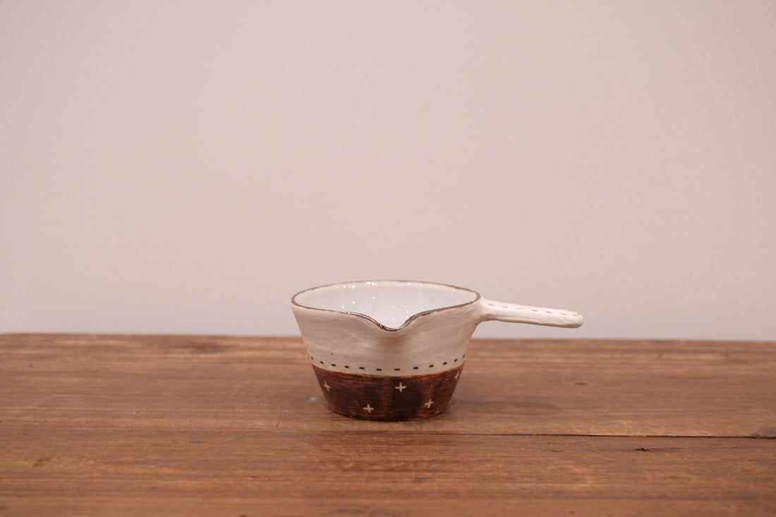 Emishi Kobo 池田匡優&美弥子 - Small Bowl with Handle and Spout EK23