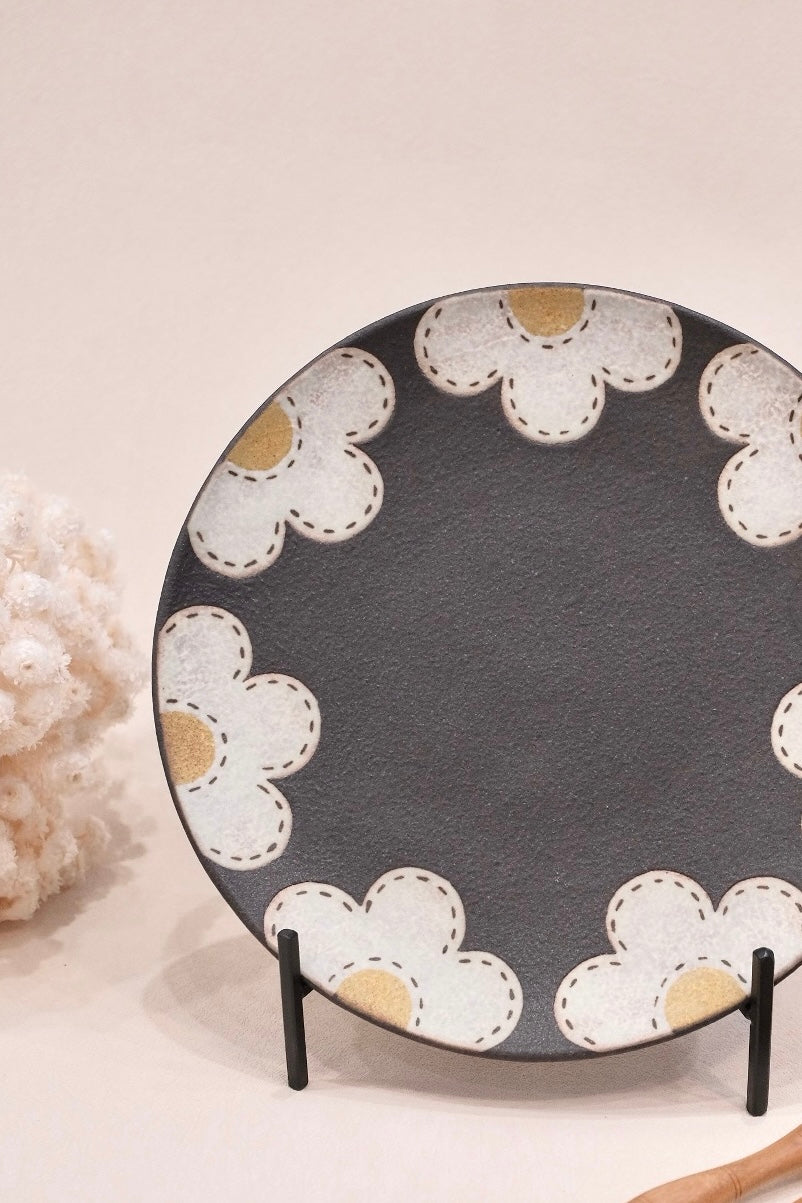Kei Mitsumochi ミツ持啓 Flower Rim Black Round Plate-Small  KM43