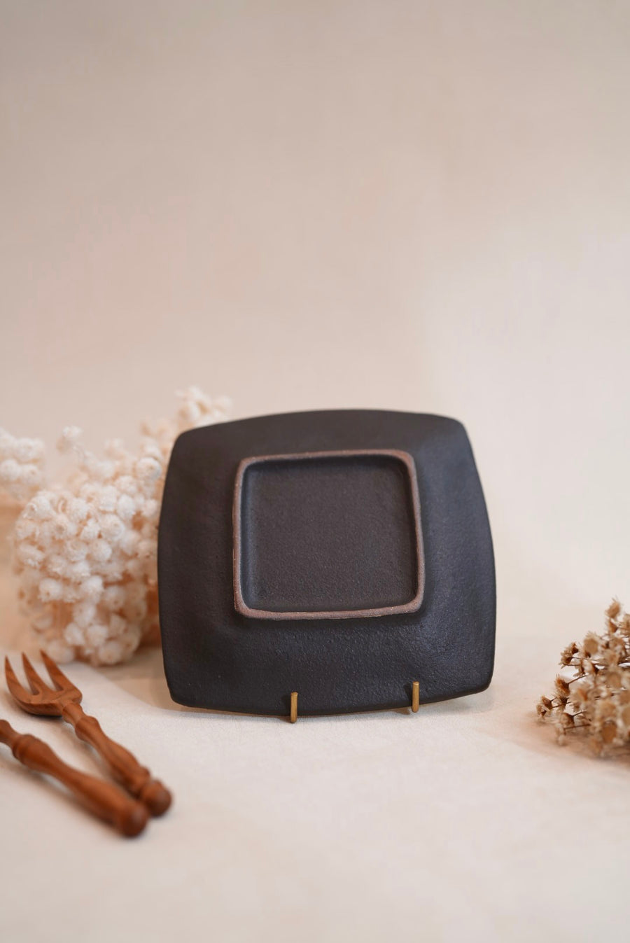 Kei Mitsumochi ミツ持啓 17cm Rectangle Plate - Black Flower KM25