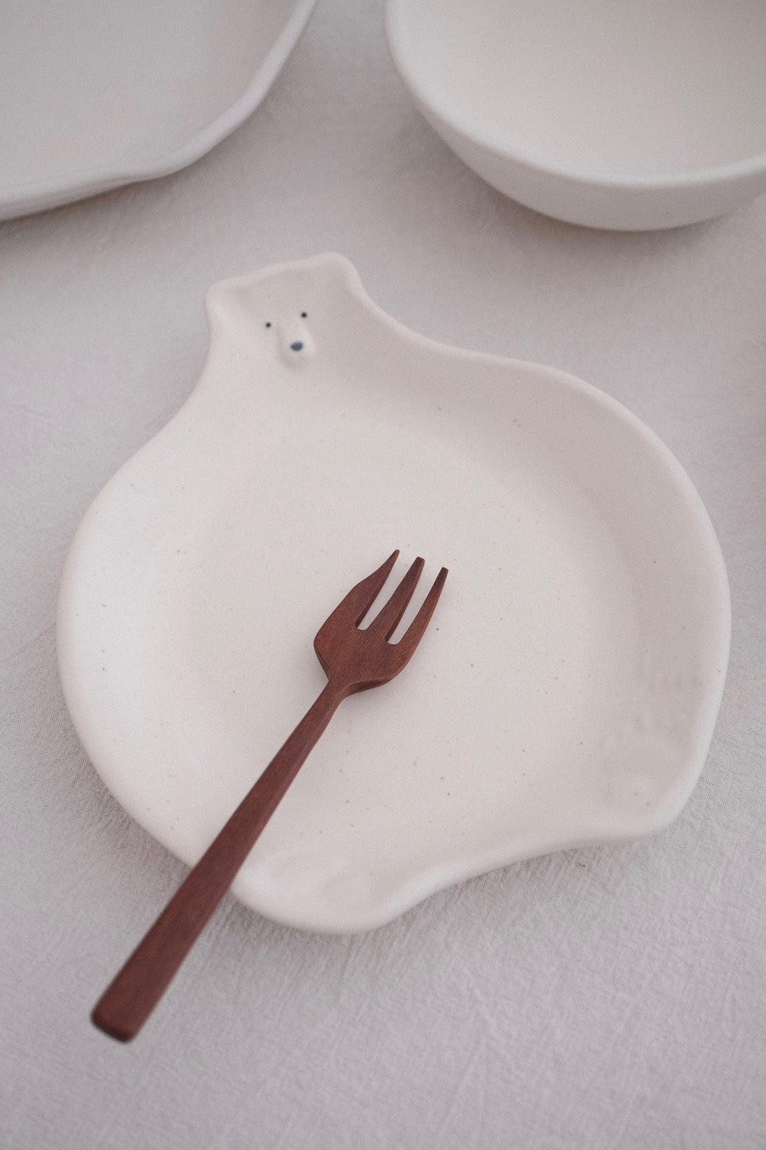 Mashiko Pottery Yoshizawa Polar Bear Plate