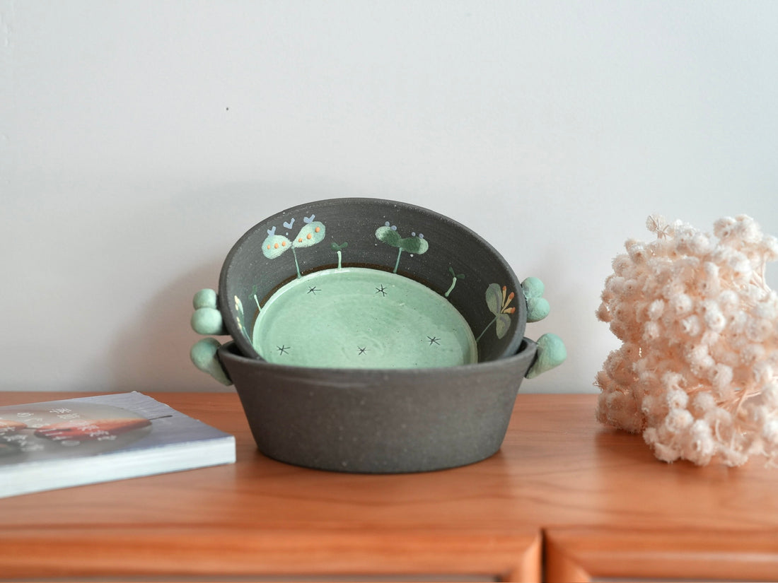 Akemi Nakamura 中村明美 Large Bowl with Double Handles AN22
