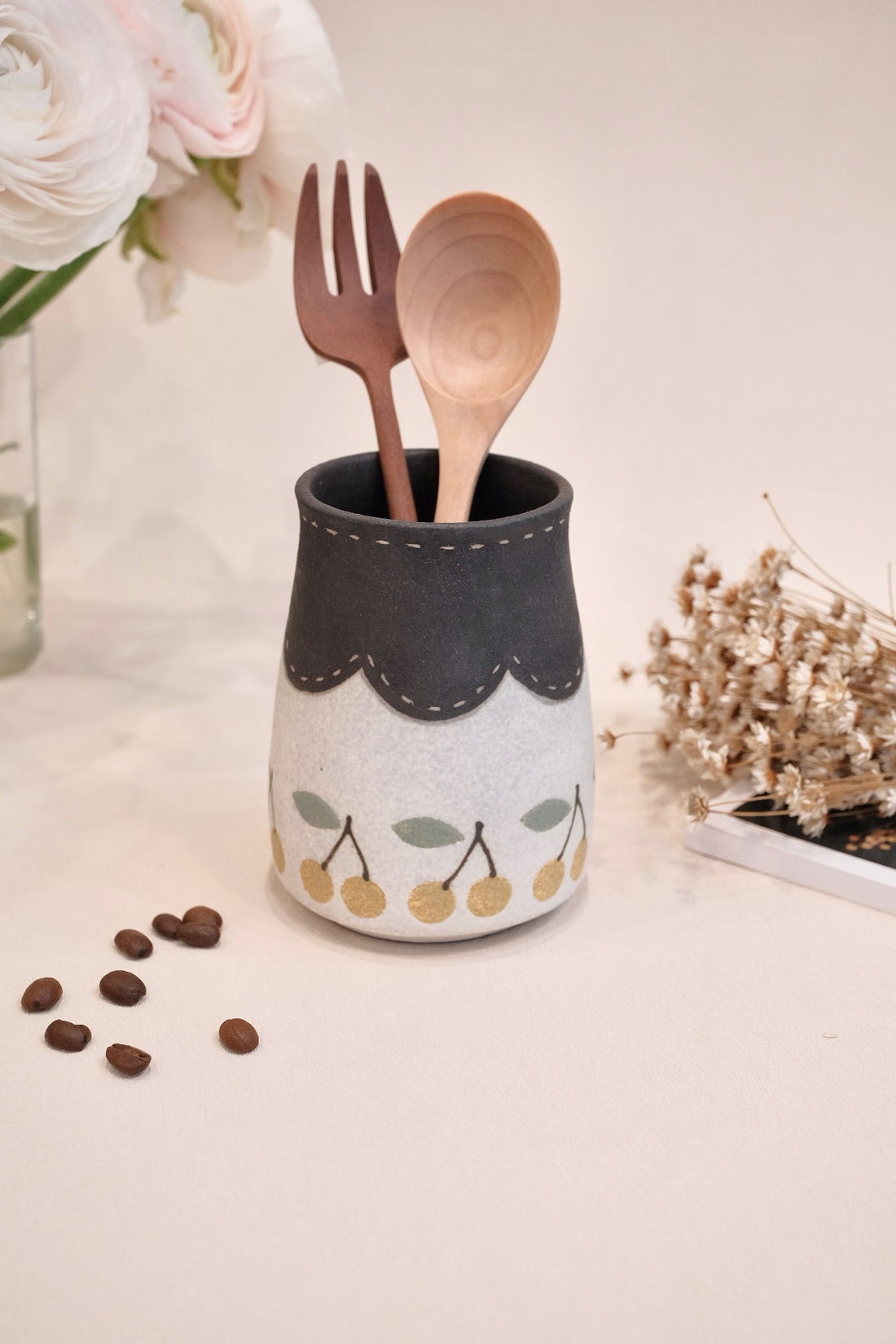 Kei Mitsumochi ミツ持啓 Yellow Cherry with Black Rim Vase KM80