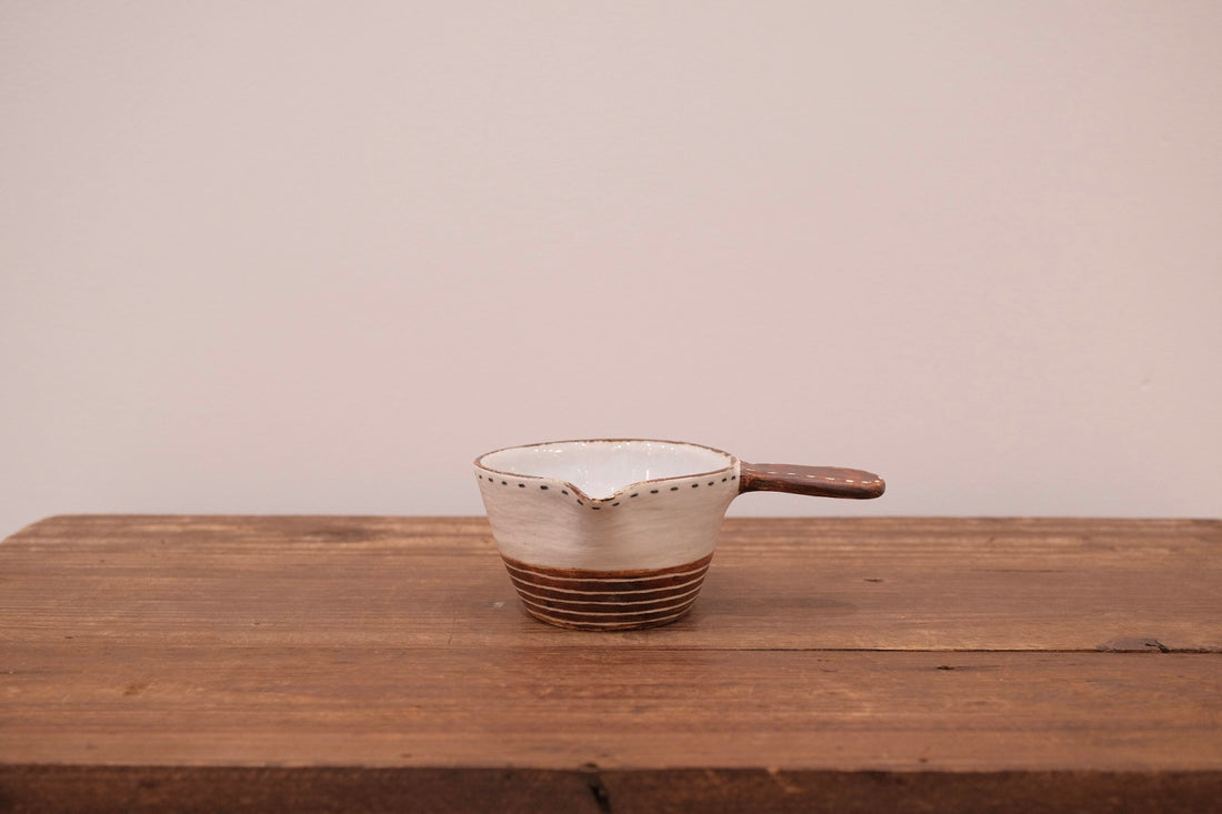 Emishi Kobo 池田匡優&美弥子 - Small Bowl with Handle and Spout EK23