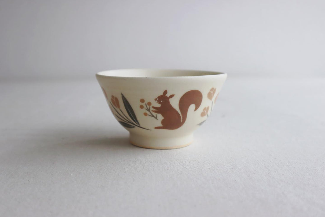 Buncho Pottery Squirrel w Tulip Rice Bowl - Red