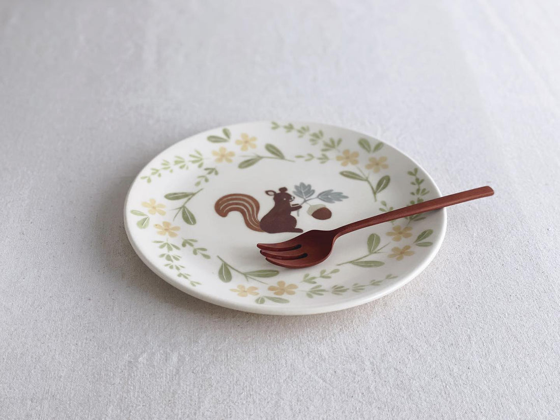 Buncho Pottery 7寸/Plate of squirrels and acorns