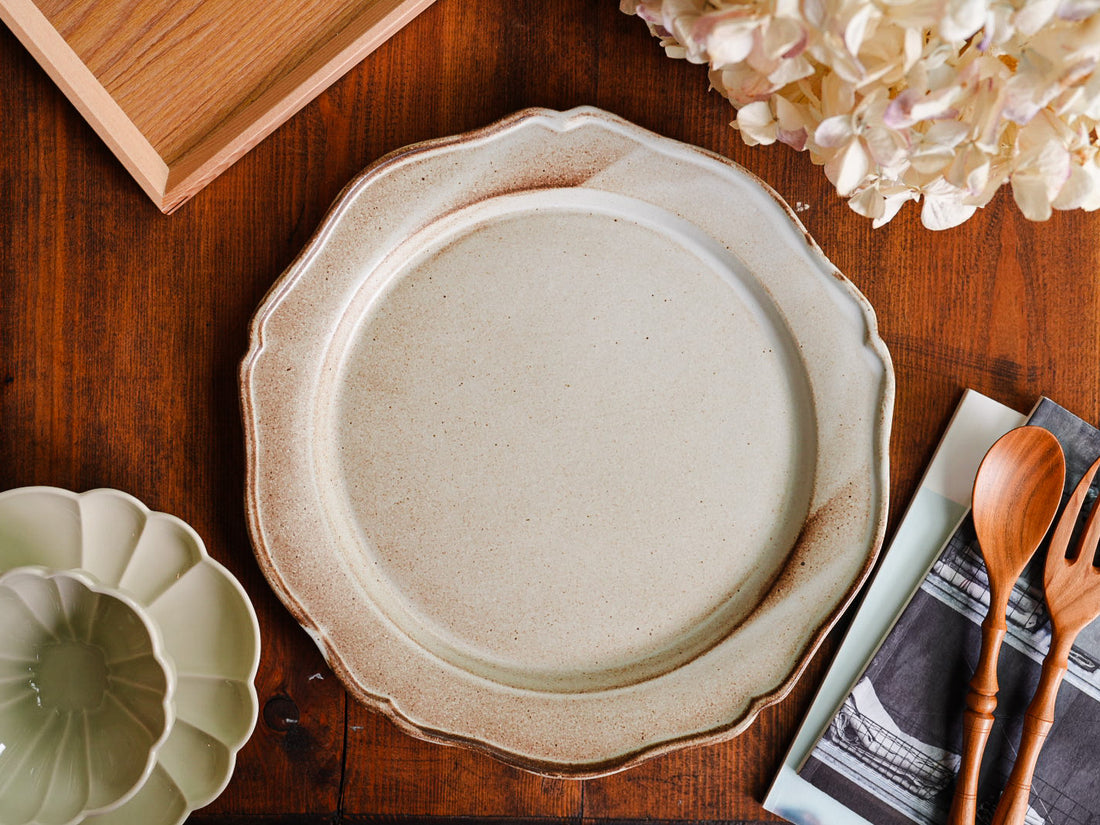 Atelier Gyuusha Large Floral Shape Round Plate