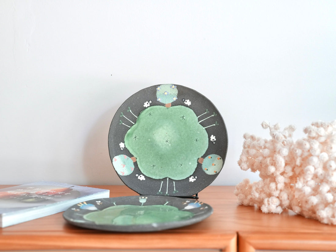Akemi Nakamura 中村明美 Flower large Round Plate AN28