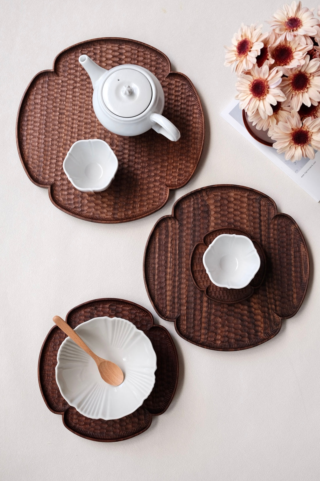 Kazunori Takatsuka 高塚和則 Flower Plate Walnut Wood Extra Large KU09
