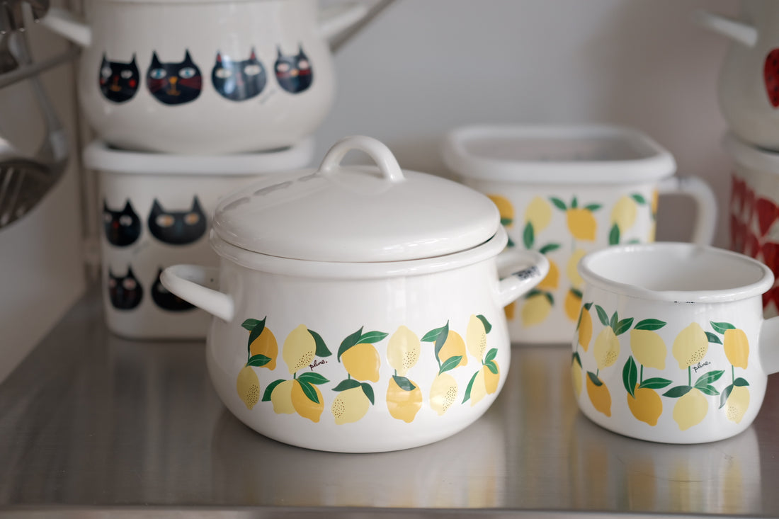 Plune Enamel Two-Handed Pot - Lemon