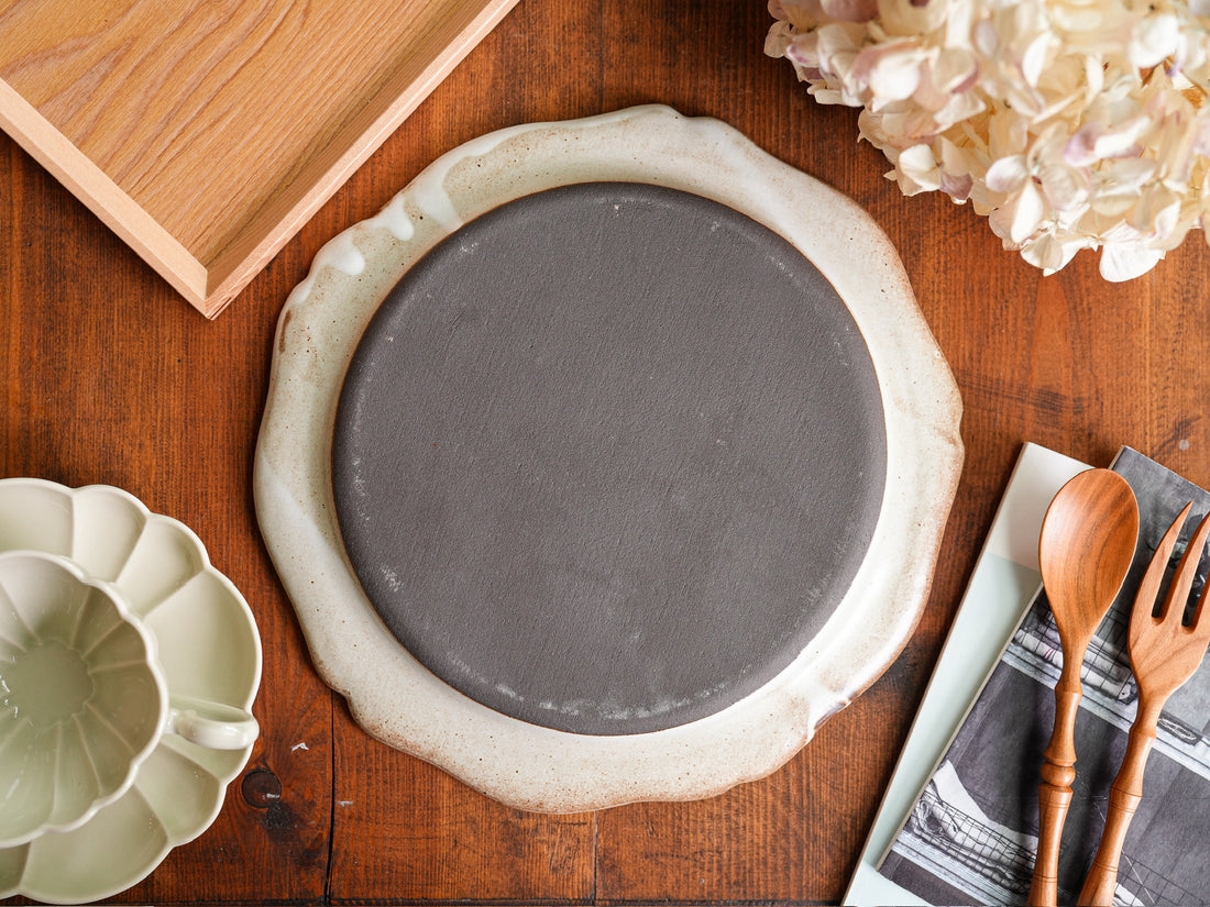 Atelier Gyuusha Large Floral Shape Round Plate