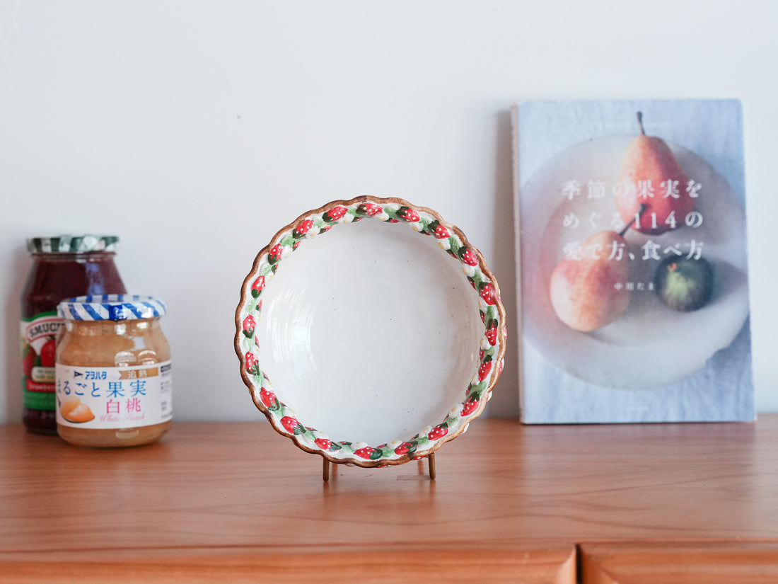 Aiko Miura 三浦愛子 Strawberry Medium Bowl AM11